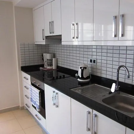 Tropical Gardens 2 Bed 2nd Floor 아파트