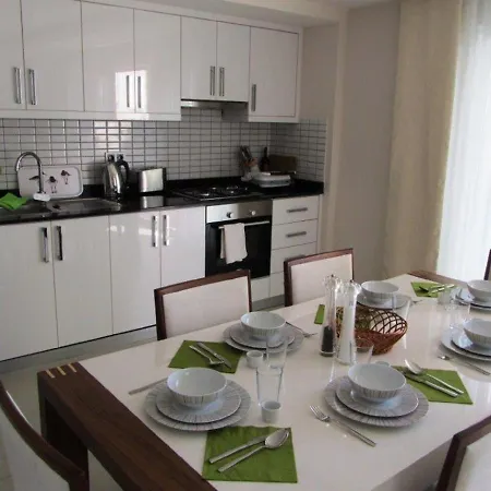 Tropical Gardens 2 Bed 2nd Floor アパート *
