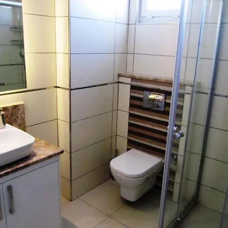 Tropical Gardens 2 Bed 2nd Floor シダ