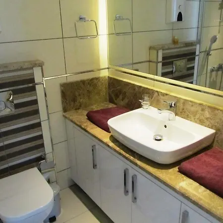 Tropical Gardens 2 Bed 2nd Floor 아파트 *