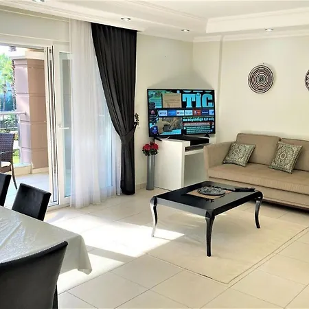 アパート Tropical Gardens 2 Bed 2nd Floor シダ