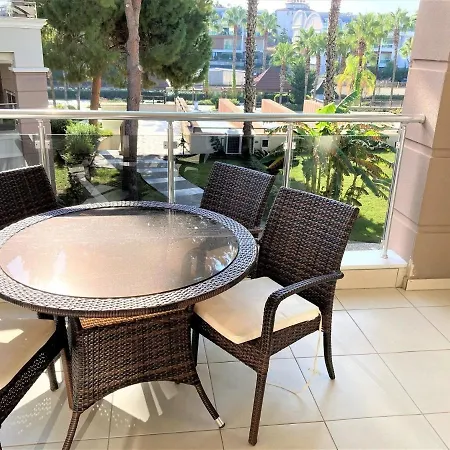 Tropical Gardens 2 Bed 2nd Floor シダ