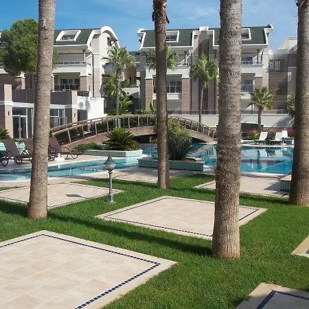 아파트 Tropical Gardens 2 Bed 2nd Floor *