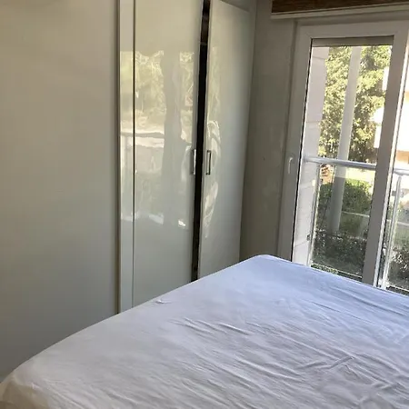 Tropical Gardens 2 Bed 2nd Floor アパート