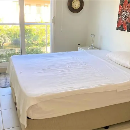 Tropical Gardens 2 Bed 2nd Floor 시데