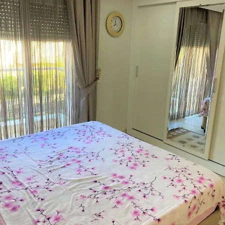 Tropical Gardens 2 Bed 2nd Floor Apartment *